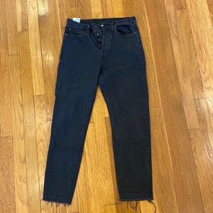 Levi’s hi-rise stretch denim distressed finish.